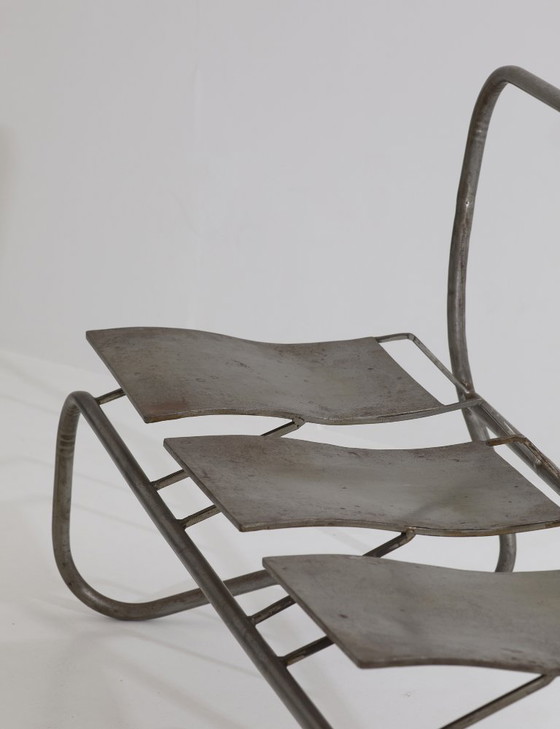 Image 1 of Sculpturaal metalen bankje / Gesigneerd kunstwerk uit 2000