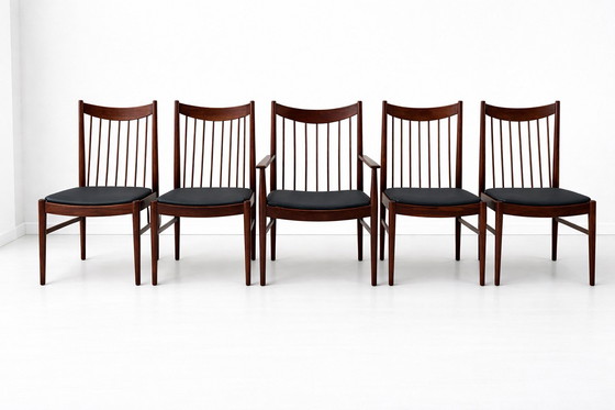 Image 1 of 5 sedie Vodder 422 in palissandro, di cui 1 poltrona con braccioli.