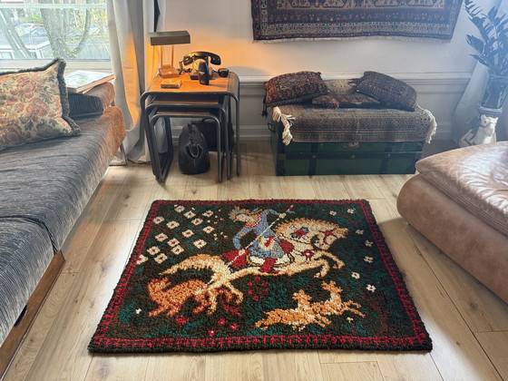 Image 1 of Tappeto francese vintage in lana / opera tessile artistica con cavaliere e cavalli – Phildar, circa 1970