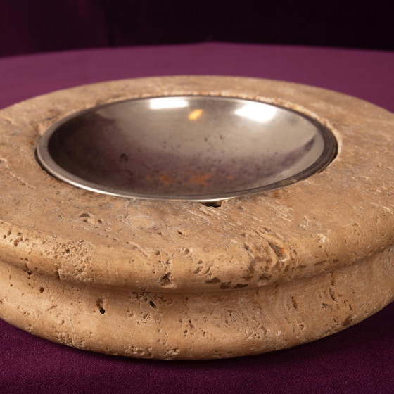 Round Italian Travertine Ashtray with Removable Metal Dish 1970 – Table accessories, Italian Design (photo 11 of 12)
