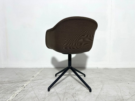 Muuto Fiber Armchair Taupe - Swivel Onderstel Zwart – Fauteuils, Textile (photo 4 of 8)