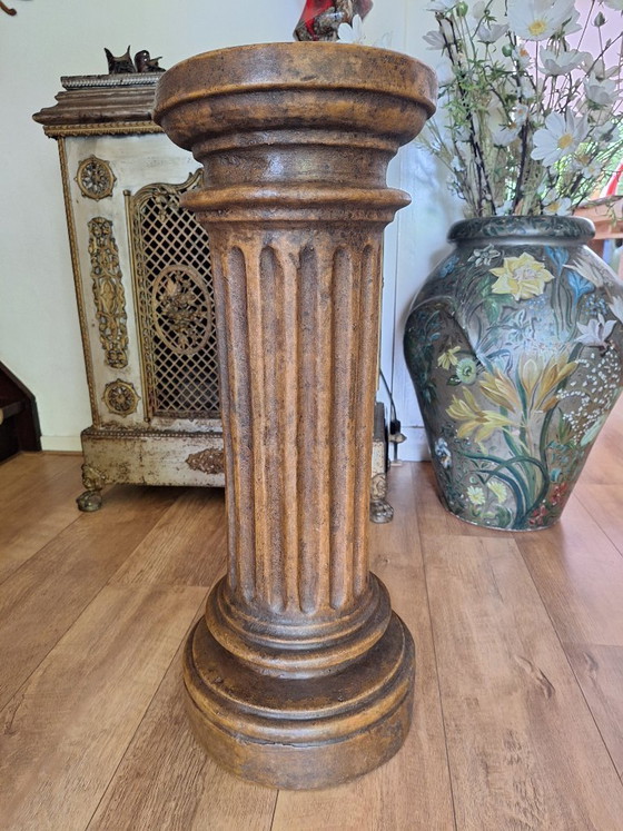 Image 1 of Columna de terracota con pátina antigua