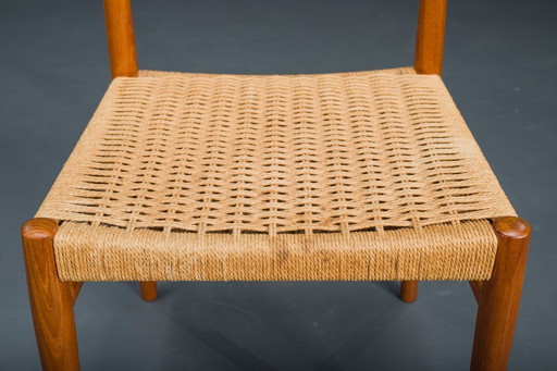 Chaise de salle à manger danoise en teck et osier par Henning Kjaernulf pour Koruo Stolefabrik, années 1960