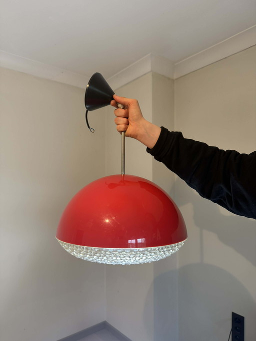 Suspension vintage design rouge style OVNI de l'ère spatiale