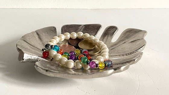 Image 1 of VIDE Poche Forme FEUILLE en Métal