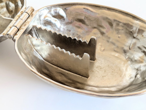 Image 1 of Casse-noix vintage en noyer plaqué argent