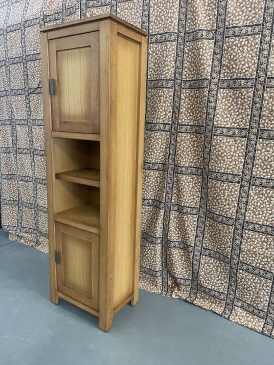 Image 1 of Smalle hoge lichteiken kast