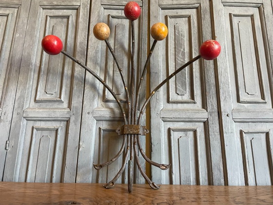 Image 1 of Wandkapstok met gekleurde houten bollen Frans
