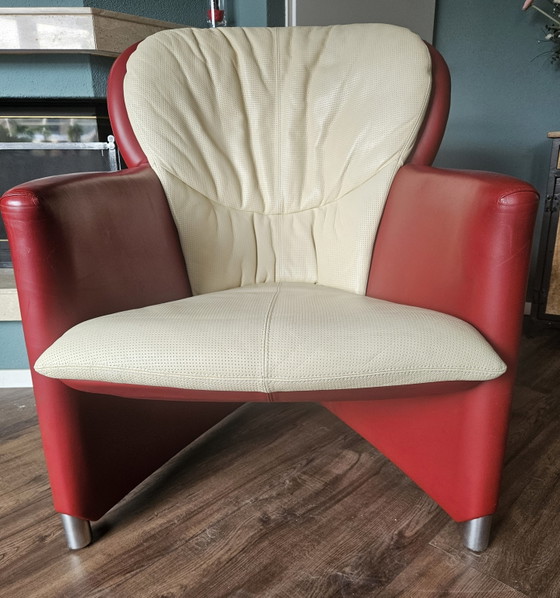 Image 1 of Poltrona Leolux Excalibur in pelle rossa e bianco sporco con poggiapiedi