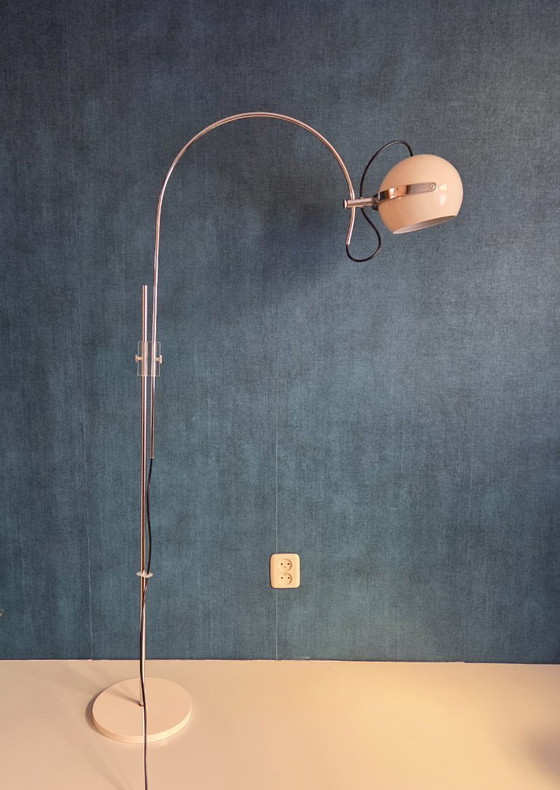 Image 1 of Lampadaire vintage - Lampe arquée avec globe | blanc crème - années 1970