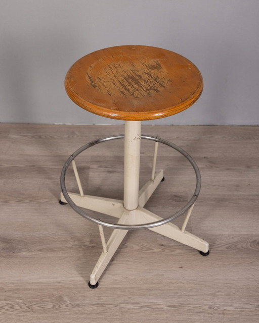 Tabouret vintage des années 1960 en métal et bois, au design industriel
