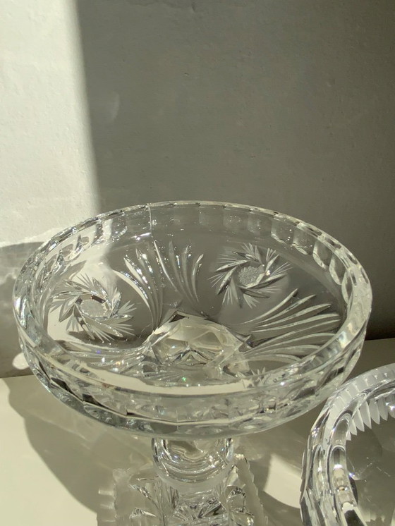 Image 1 of Paire de coupes sur pied en cristal de Bohême taillé, taillées à la main.