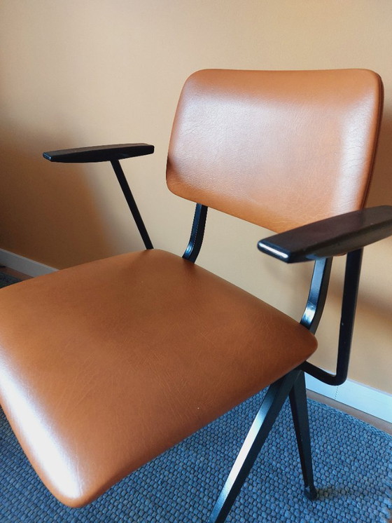 Image 1 of Marko Spa Chair 201 avec accoudoirs et revêtement en skaï