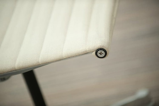 Image 1 of Conjunto de salón Herman Miller Ea116 + Reposapiés