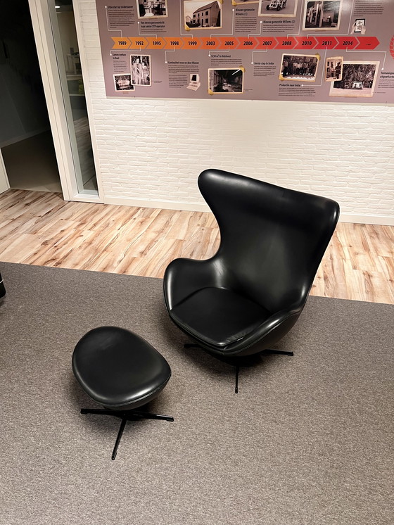 Image 1 of Fritz Hansen Egg Chair mit Fußhocker (limitierte Auflage)