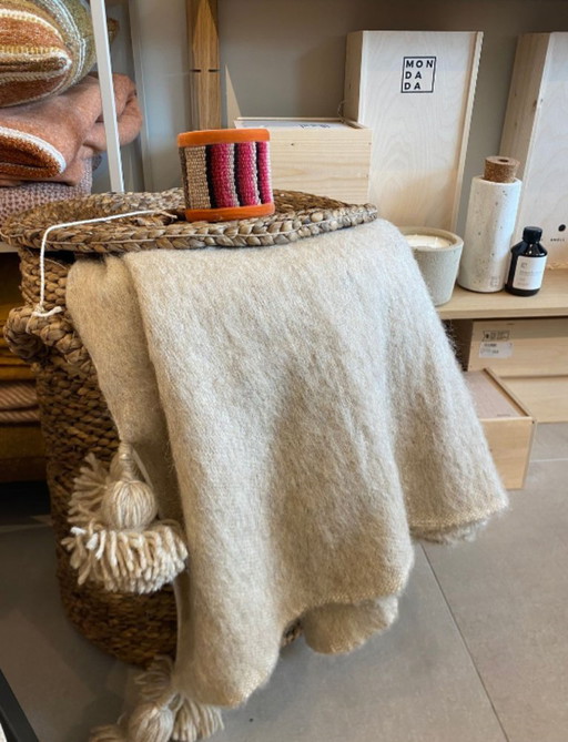 The Souks plaid Beige pompom, 150x250cm