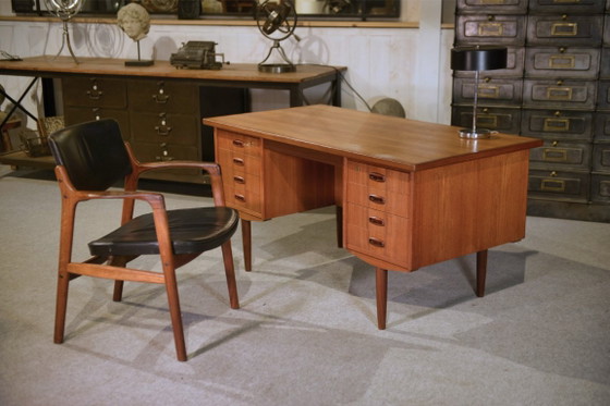 Image 1 of Skandinavischer Teak-Schreibtisch, hergestellt von Samcom Dänemark in den 1960er Jahren