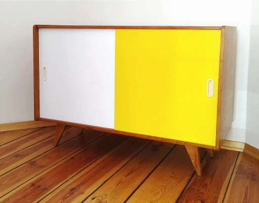 U 452 Schrank Entworfen von J. Jiroutek, Tschechoslowakei, 1960er Jahre.