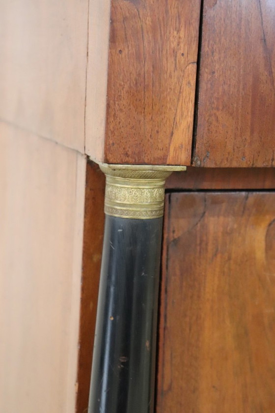 Image 1 of Antico comodino in noce, Italia, inizio XIX secolo