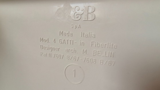 Image 1 of Vintage witte bijzettafel van C&B/B&B Italia, model 4 Gatti, Nr. 1