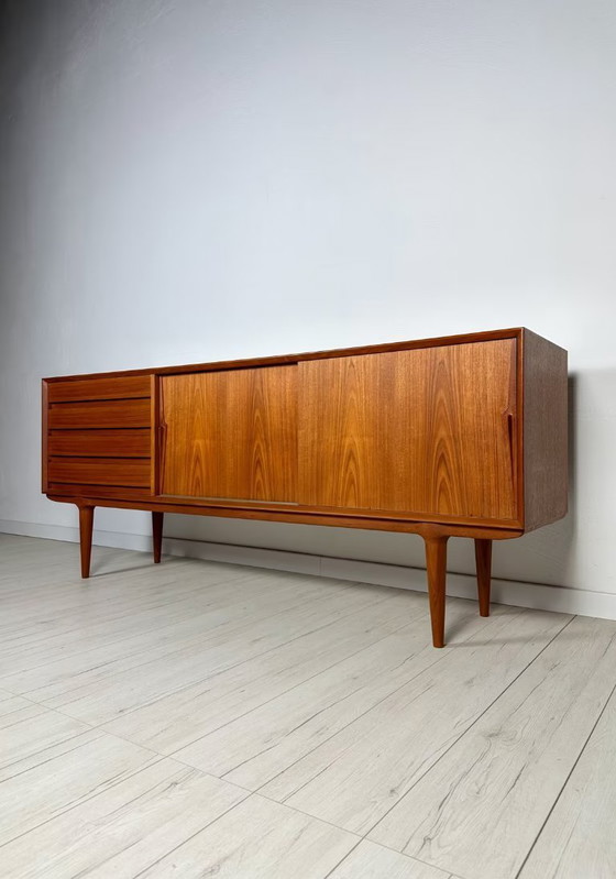 Image 1 of Vintage Deens Teak Dressoir No.18 van Omann Jun 60s