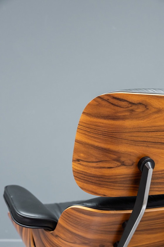 Image 1 of Sillón Eames + otomana