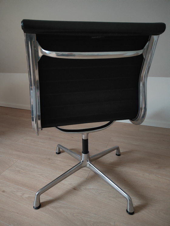 Image 1 of Vitra Ea 105