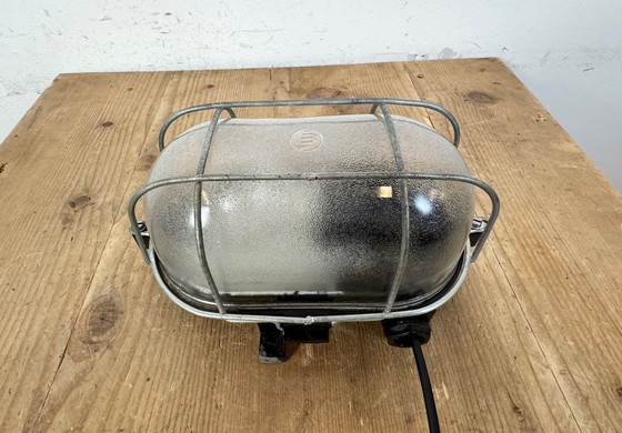 Image 1 of Applique industriale in bachelite marrone con vetro smerigliato, anni '60