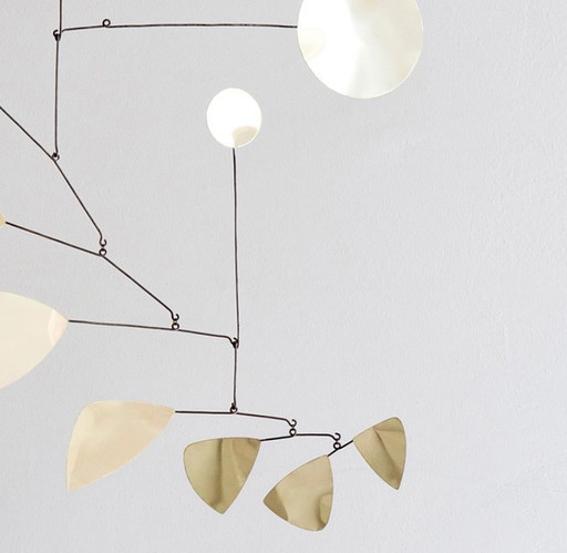 Sculpture mobile en laiton
