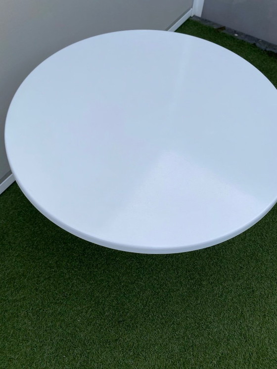 Image 1 of Mesa de tulipán de plástico con diseño de la era Soace