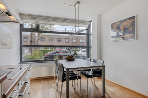 Modern Design Dining Set – Extendable Table with Cobra Leather Chairs – MUST GO!