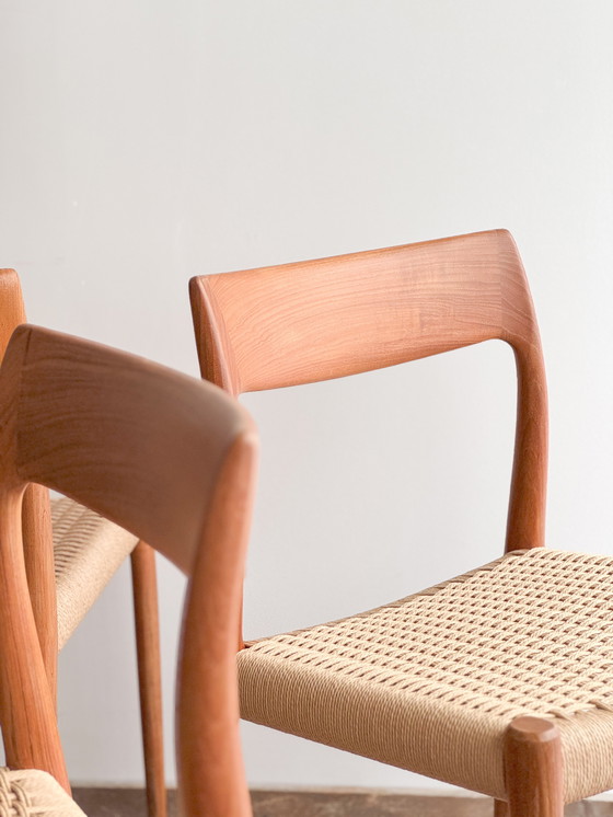 Image 1 of Mid Century Deense Teakhouten Eetkamerstoelen #57 & 77 door Niels O. Møller, J. L. Moller, Set van 8