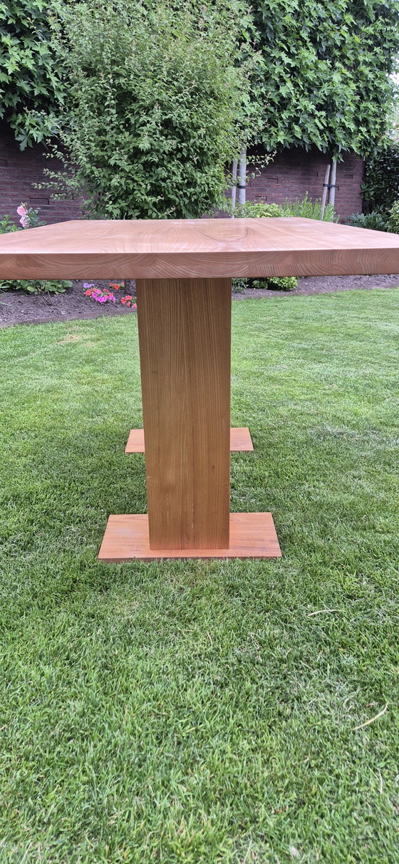 Image 1 of Table en bois d'orme fabriquée à la main