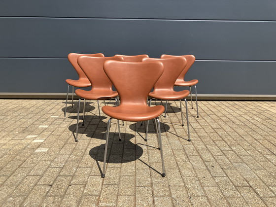 Image 1 of 6x Fritz Hansen series 7 Vlinderstoelen in Cognac leder NIEUW!!