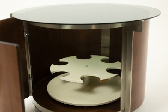 Image 1 of Eugenio Gerli, voor Tecno. Ronde salontafel met geïntegreerde bar. Circa 1960.