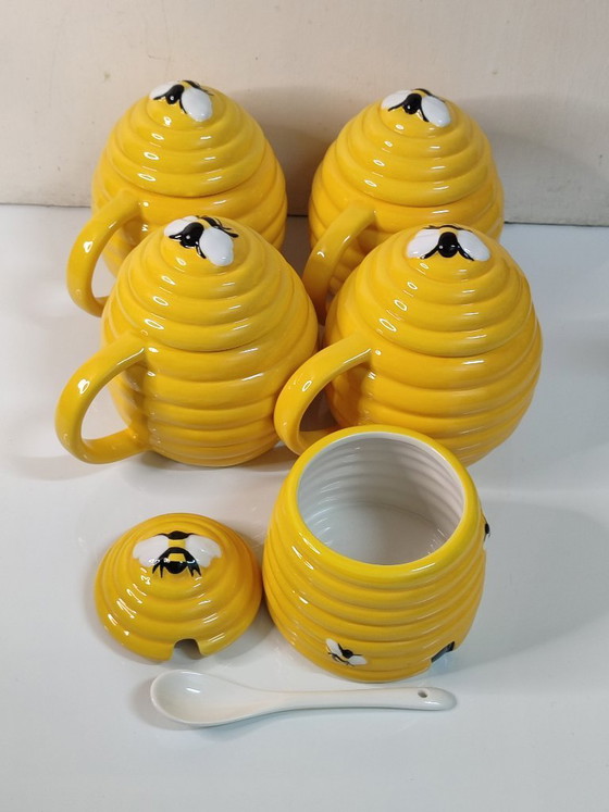 Image 1 of 4 "beehive" cups with lids + 1 "beehive" sugar bowl
