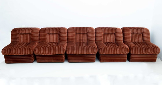 Image 1 of Set van vijf vintage Italiaanse fluwelen modulaire fauteuils en een salontafel, jaren 70.