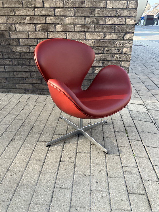 Image 1 of Silla Fritz Hansen Swan en cuero rojo indio, ¡¡¡NUEVA!!!