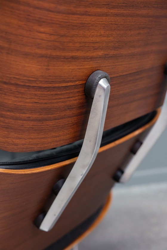Image 1 of Fauteuil lounge Eames et repose-pieds