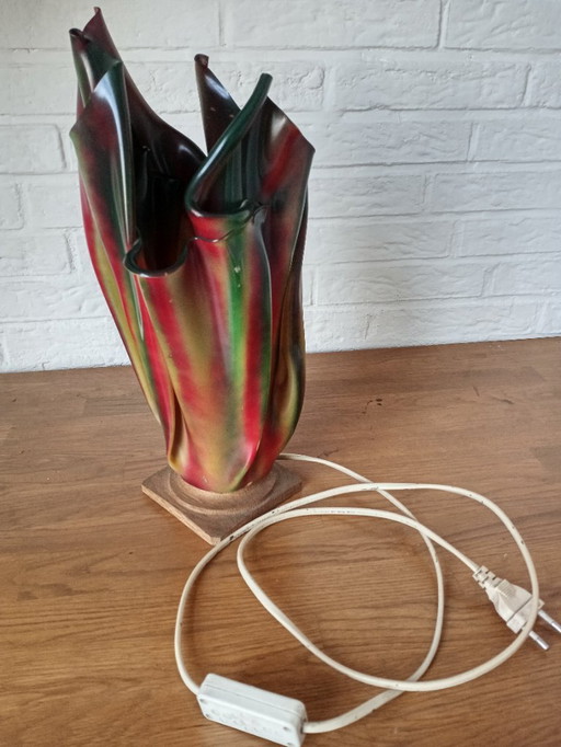 Lampada da tavolo in stile Georgia Jacob.