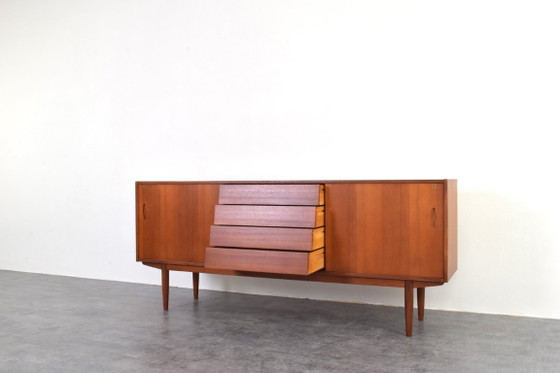 Image 1 of Buffet scandinave en teck du milieu du siècle par Nils Jonsson pour P.S. Heggen, années 1960.