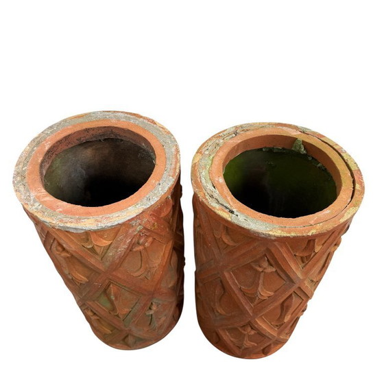 Image 1 of Set antiker französischer Terrakotta-Kaminblumentöpfe