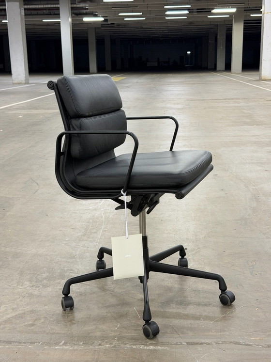 Vitra EA 217 Soft Pad Chair – Fauteuils, Leer (photo 4 of 13)
