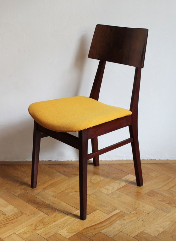 Rara sedia da pranzo scandinava di metà secolo degli anni '60 – Noce e senape – Sedie da pranzo, Textile (photo 13 of 16)