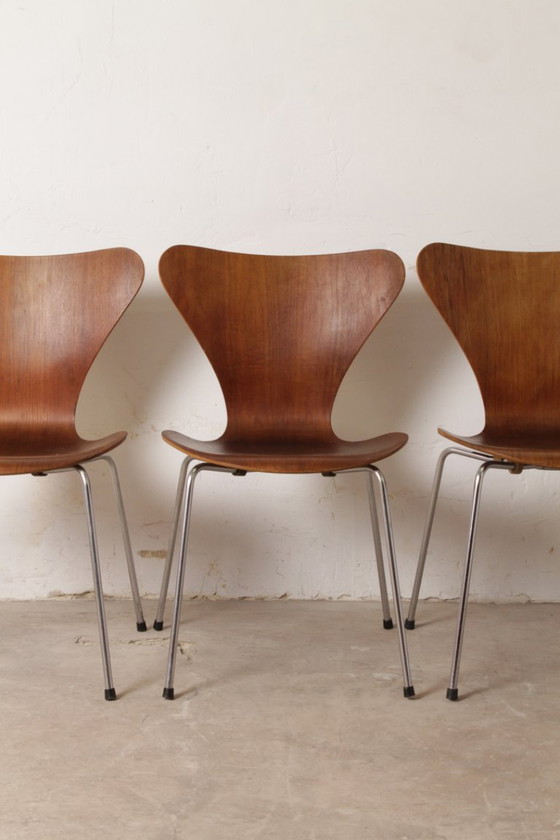 Image 1 of Juego de 5 sillas Serie 7, Arne Jacobsen para Fritz Hansen, 1960-1970.
