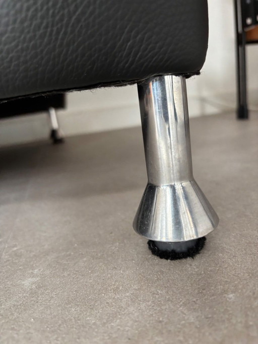 Divano Leolux a tre posti.