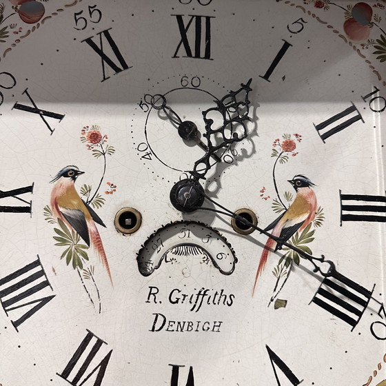 Image 1 of Horloge de parquet anglaise ancienne – R. Griffiths, Denbigh, fin XVIIIe / début XIXe siècle