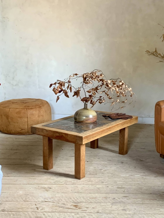 Brutalist coffee table in solid oak and marble from the 70s – Scandinavian (photo 4 of 9)
