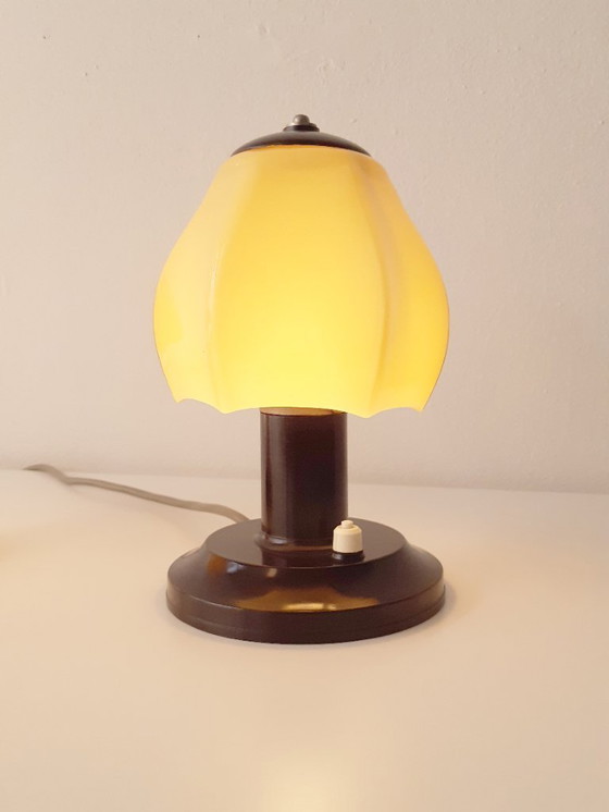 Image 1 of Set aus 2 wunderschönen Nachttischlampen aus Glas mit Bakelit-Sockel, Art-Deco-Nachtlichter.