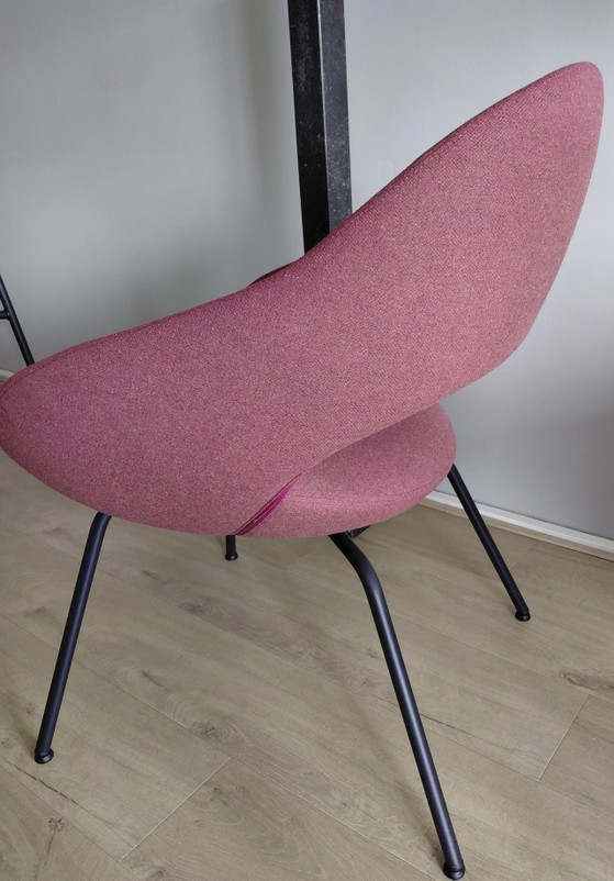 Image 1 of Like new original Artifort Shake chair in color Ruby 592